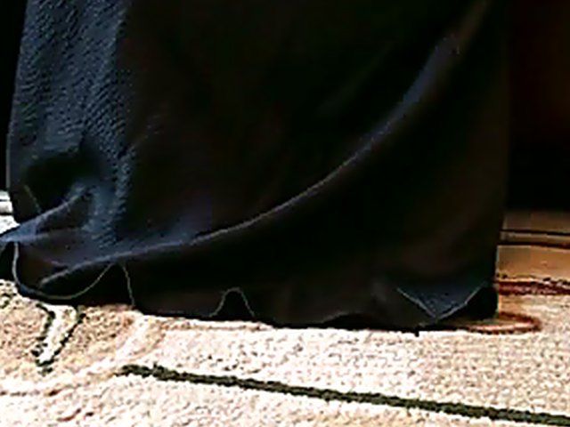 Hot babe loves showing off her sexy feet