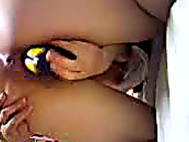 Amateur fucks her loose vagina with a bottle