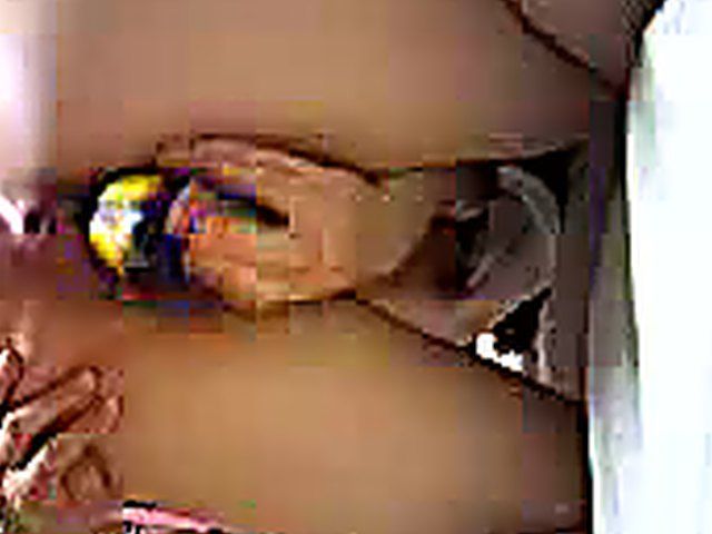 Amateur fucks her loose vagina with a bottle