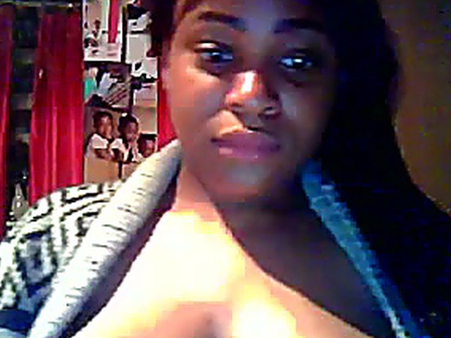 Plump ebony webcam girl with big naturals 