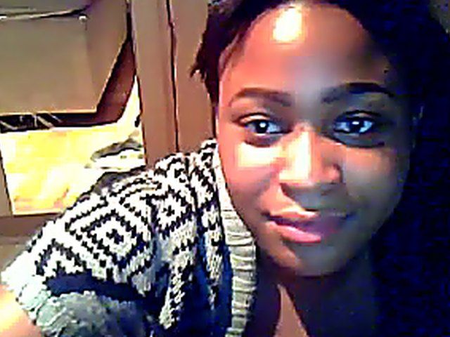 Plump ebony webcam girl with big naturals 