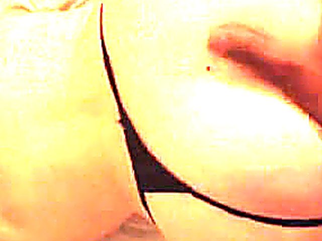 Hot amateur mom with well shaped bare ass