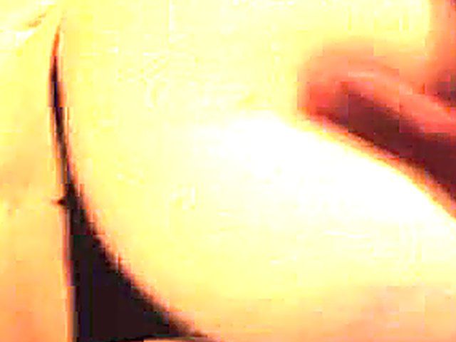 Hot amateur mom with well shaped bare ass