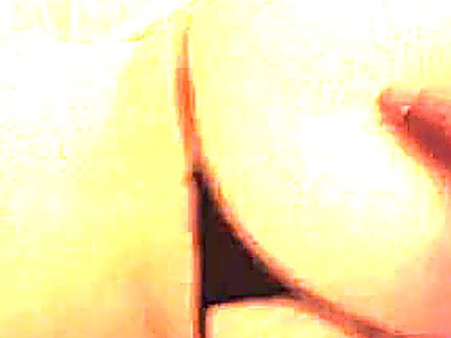 Hot amateur mom with well shaped bare ass