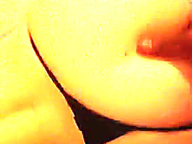 Hot amateur mom with well shaped bare ass