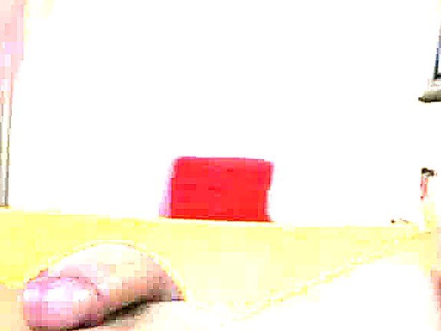 Mature lady gets her shaved pussy fucked