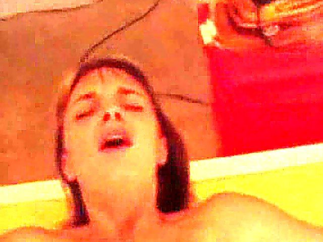 Mature lady gets her shaved pussy fucked