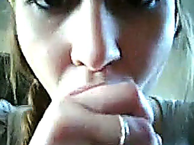 Beautiful girlfriend sucks meaty cock like a pro