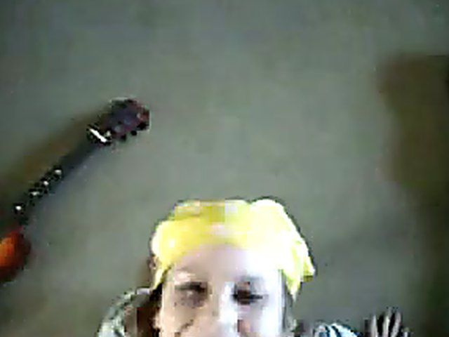 Beautiful girlfriend sucks meaty cock like a pro