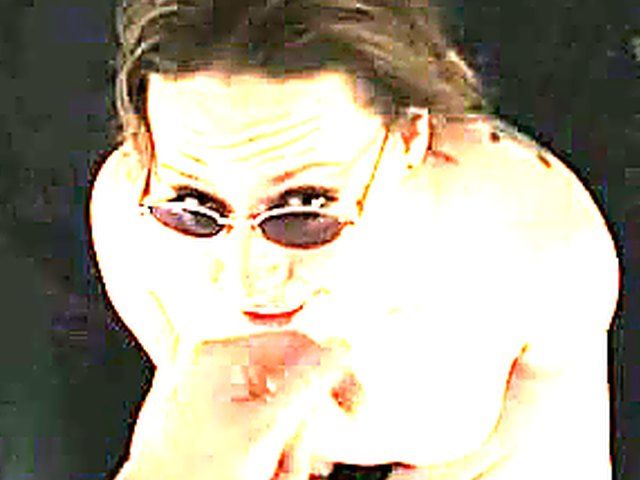 Experienced mature woman loves sucking in shades