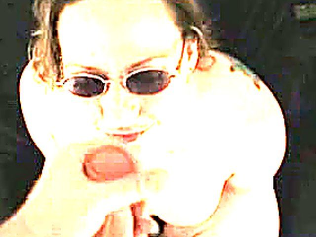 Experienced mature woman loves sucking in shades