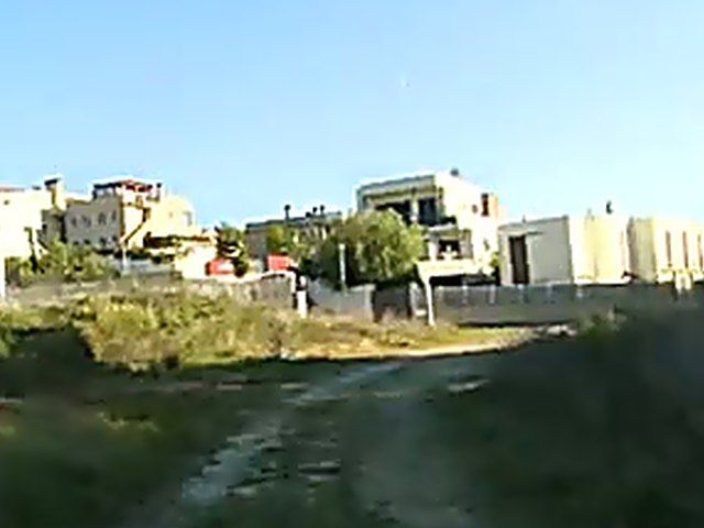 Pretty teen gets drilled in a car