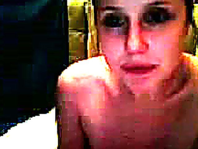 Russian chick gets her tight moist pussy licked