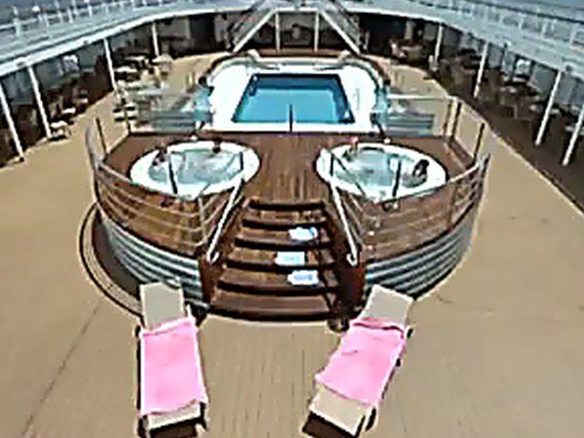 Sexy bitches go on heat on a cruise