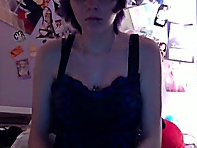 Beautiful babe loves to play with her pussy