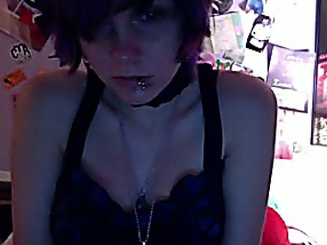 Beautiful babe loves to play with her pussy