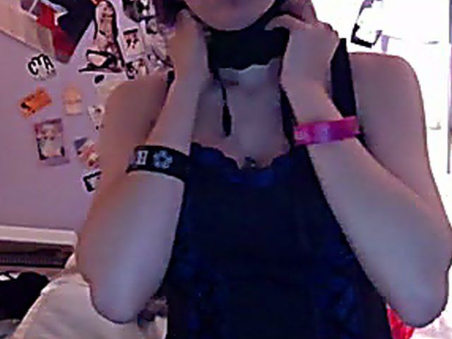 Beautiful babe loves to play with her pussy