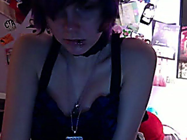 Beautiful babe loves to play with her pussy