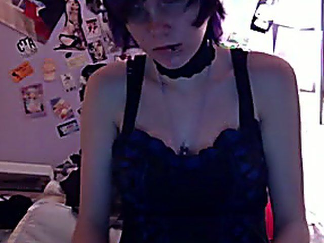 Beautiful babe loves to play with her pussy