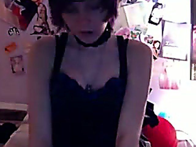 Beautiful babe loves to play with her pussy