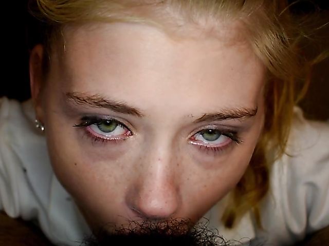 18 year old Hannah Hays gets her pussy poked and blows