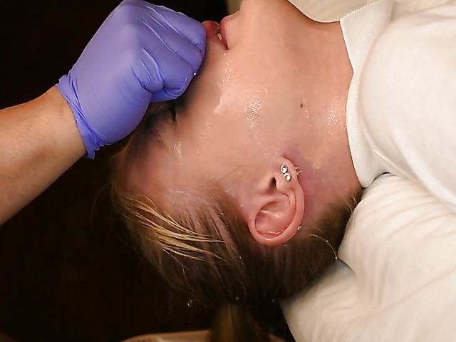 Hannah Hays - Teen's first deepthroat