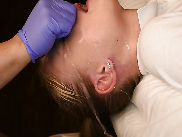 Hannah Hays - Teen's first deepthroat