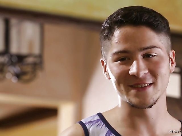 Stacked MILF Nina Elle is a pro when it comes to nuru massage 