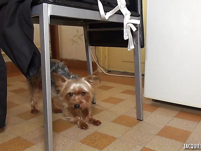 French amateur Geraldine gets banged in the ass