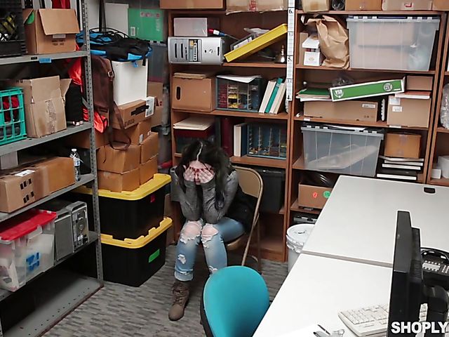 Amilia Onyx - 18 yo shoplifter with big naturals