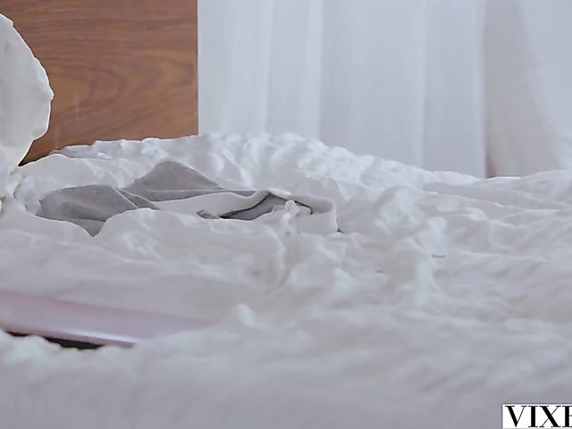 Keisha Grey and Evelin Stone have a super hot threesome