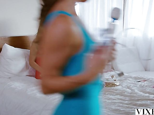 Keisha Grey and Evelin Stone have a super hot threesome