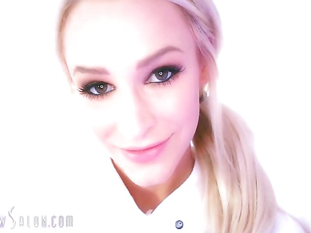 Cum loving Emma Hix gives a beautiful blowjob