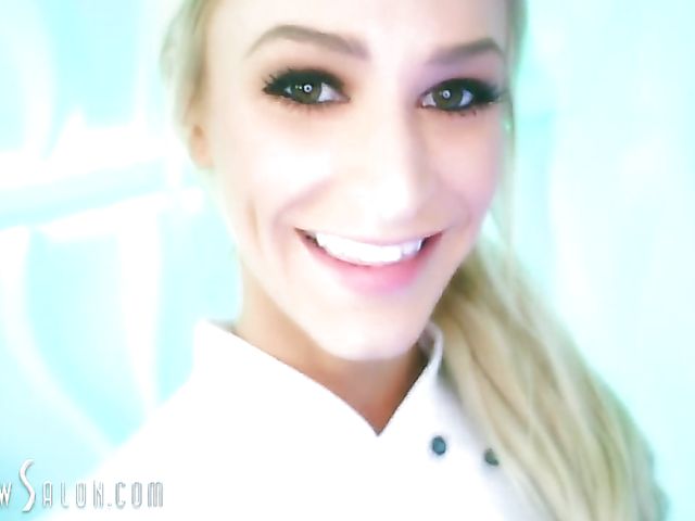 Cum loving Emma Hix gives a beautiful blowjob