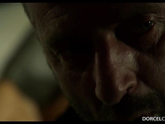 Cuckold threesome in the dark with Clea Gaultier