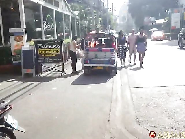 Thai amateur gets slammed on the bed