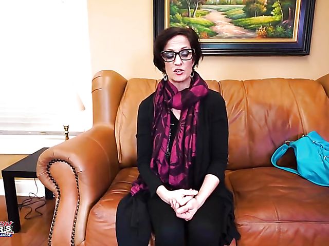 Busty amateur mommy Shauna gets boned