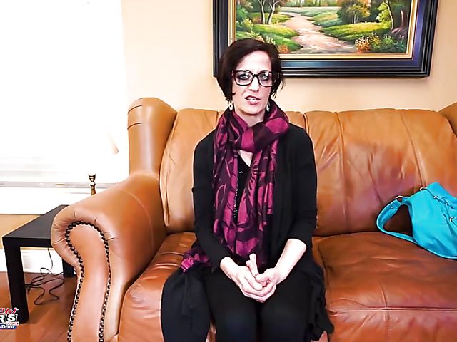 Busty amateur mommy Shauna gets boned