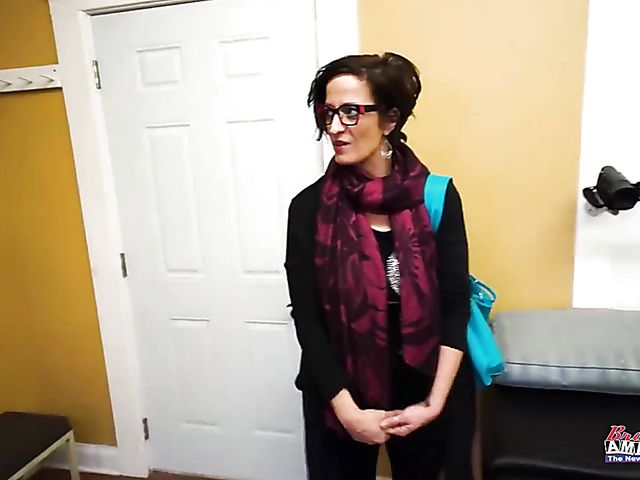 Busty amateur mommy Shauna gets boned