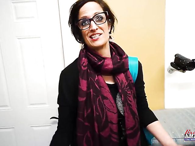 Busty amateur mommy Shauna gets boned