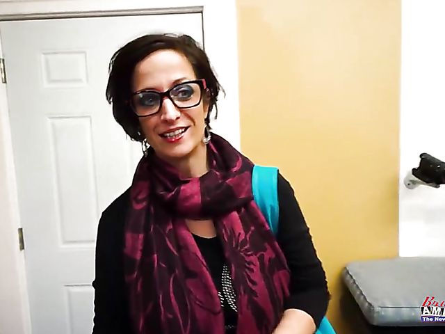 Busty amateur mommy Shauna gets boned