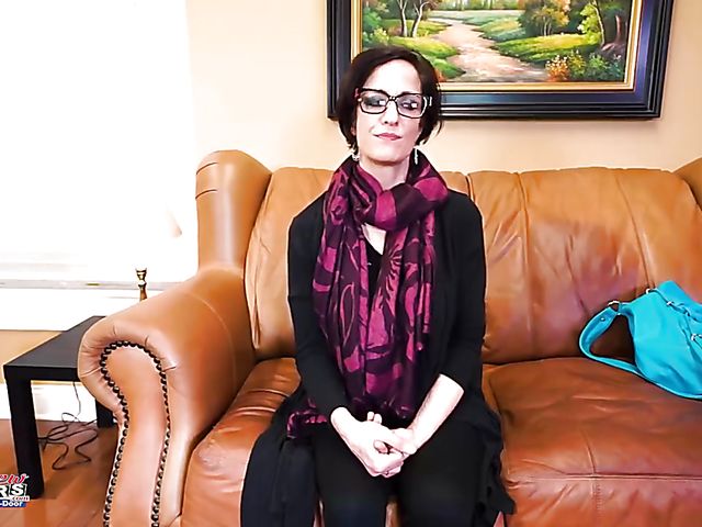 Busty amateur mommy Shauna gets boned