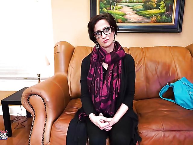 Busty amateur mommy Shauna gets boned