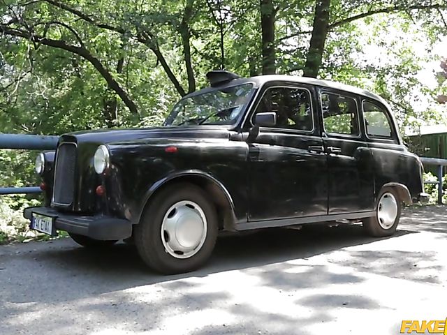 Shaved thai Jureka Del Mar fucks in a taxi