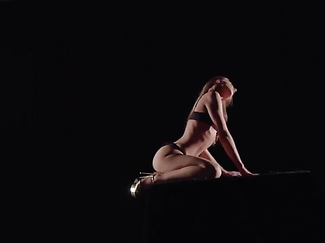 FFM threesome in the dark with gorgeous strippers