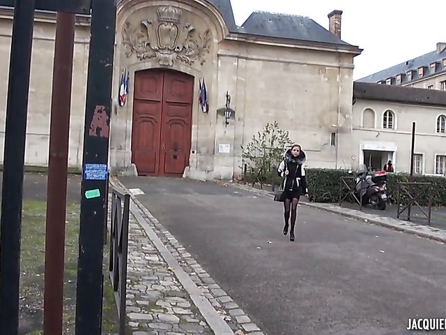 Sex and fun with French amateur Camille