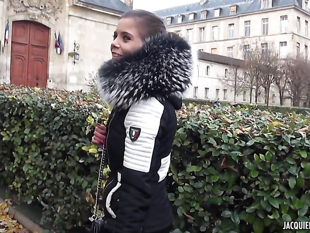 Sex and fun with French amateur Camille