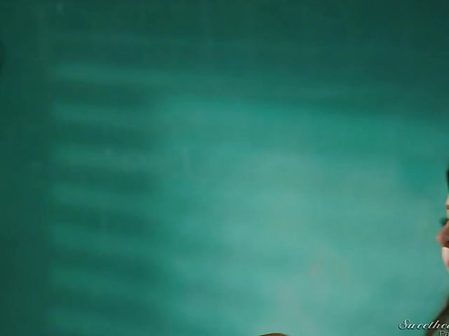 Oliva Glass gets toyed by her lesbian teacher India Summer