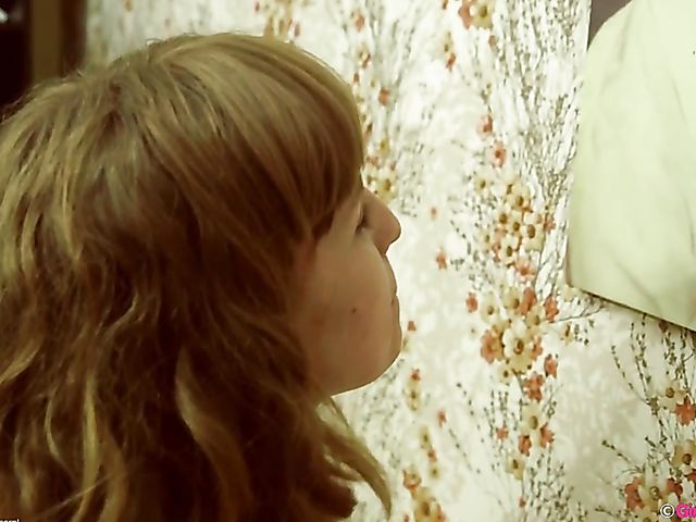 Elvis fan Noelle rubs her hairy cunt