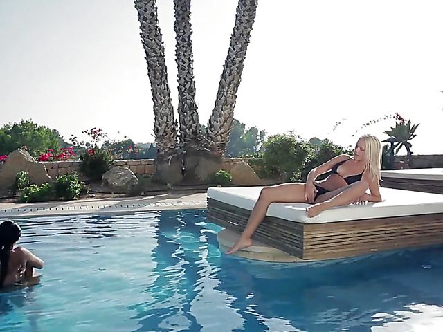Pool threesome with sweet girls Baby and Gianna